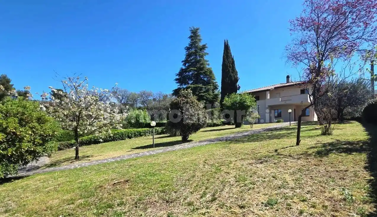 Villa in vendita a Foligno