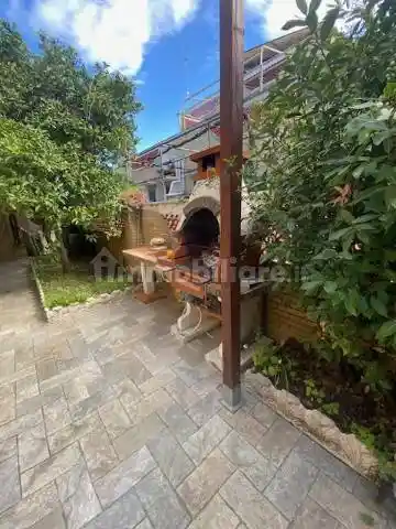 Casa indipendente in vendita a Pomezia