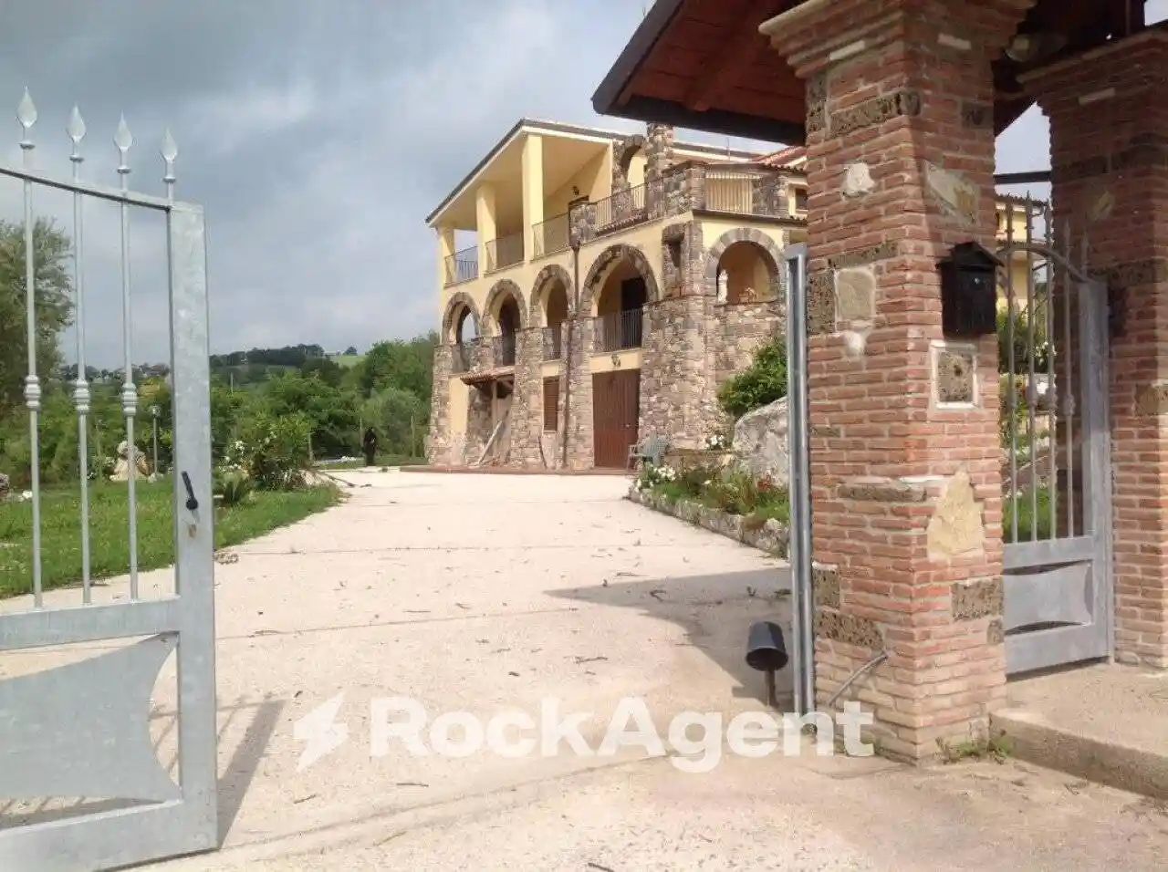 Villa in vendita a Castel Campagnano