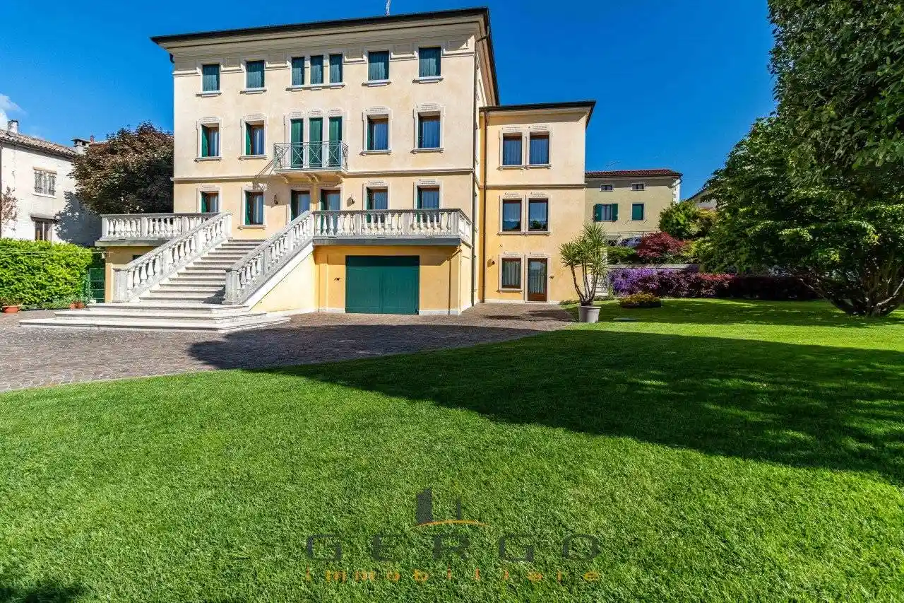 Villa in vendita a Valdobbiadene