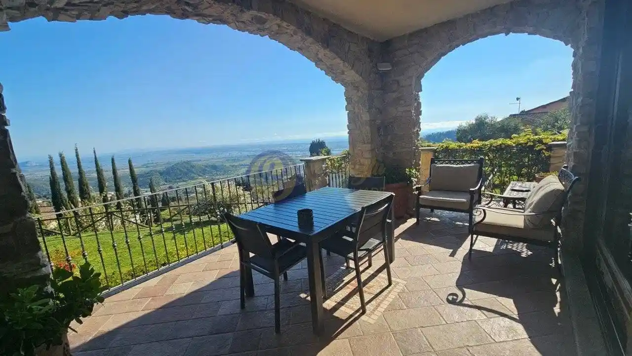 Villa in vendita a Massarosa