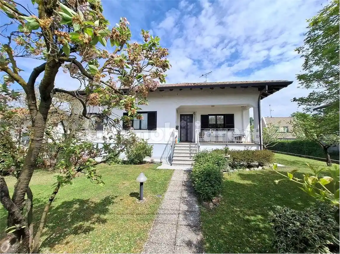 Villa in vendita a Castelletto Sopra Ticino