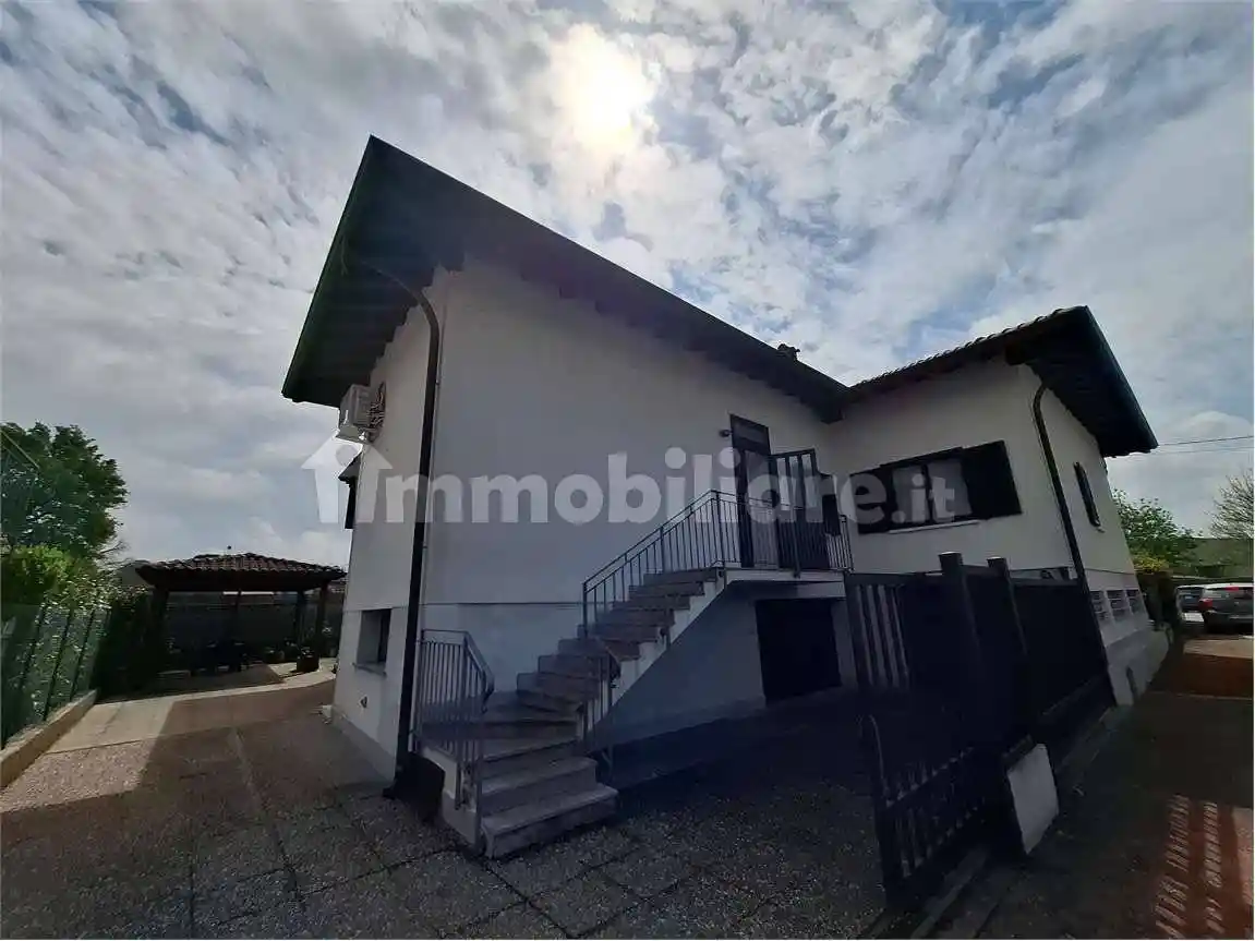 Villa in vendita a Castelletto Sopra Ticino