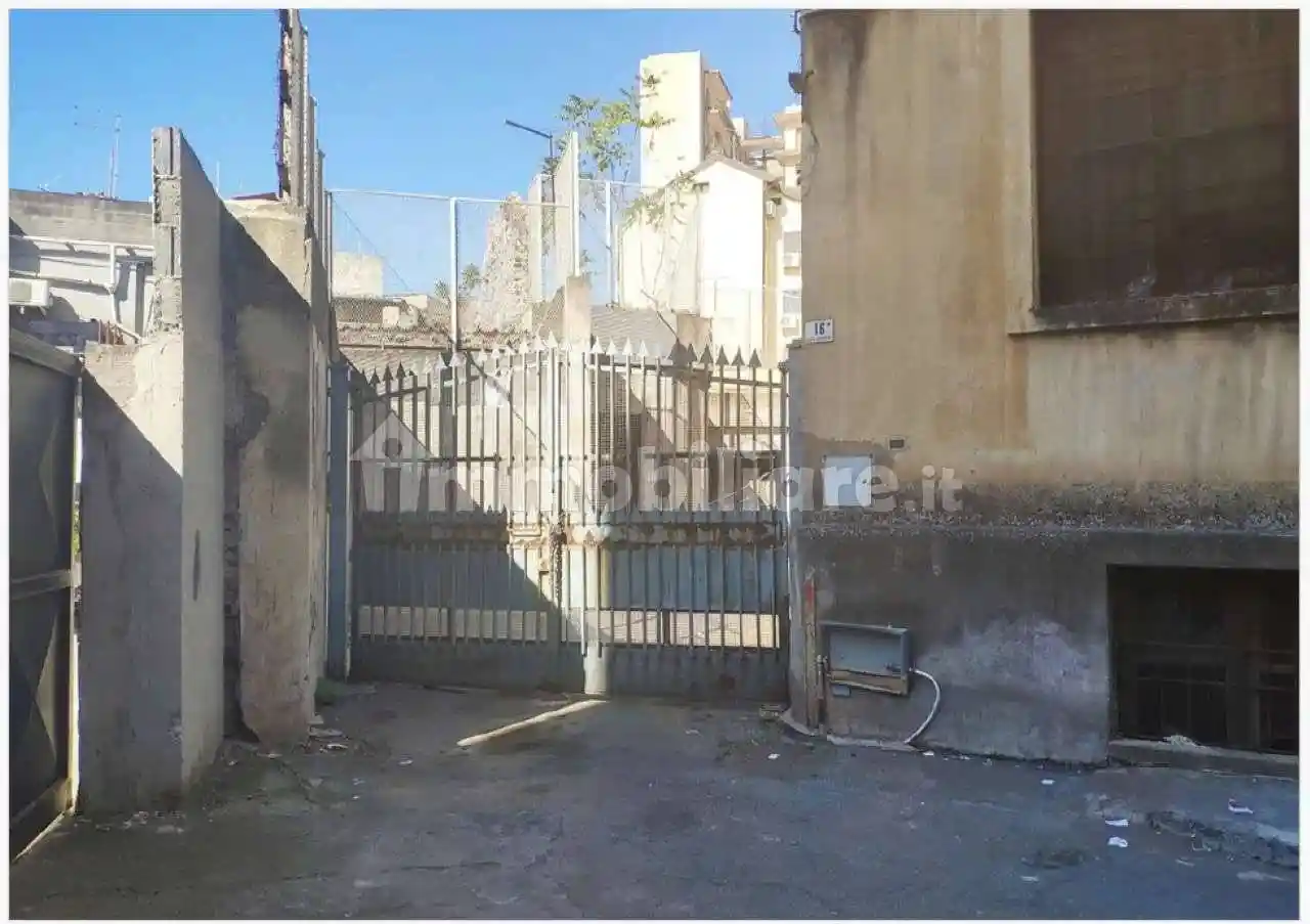 Palazzo - Edificio in vendita a Catania