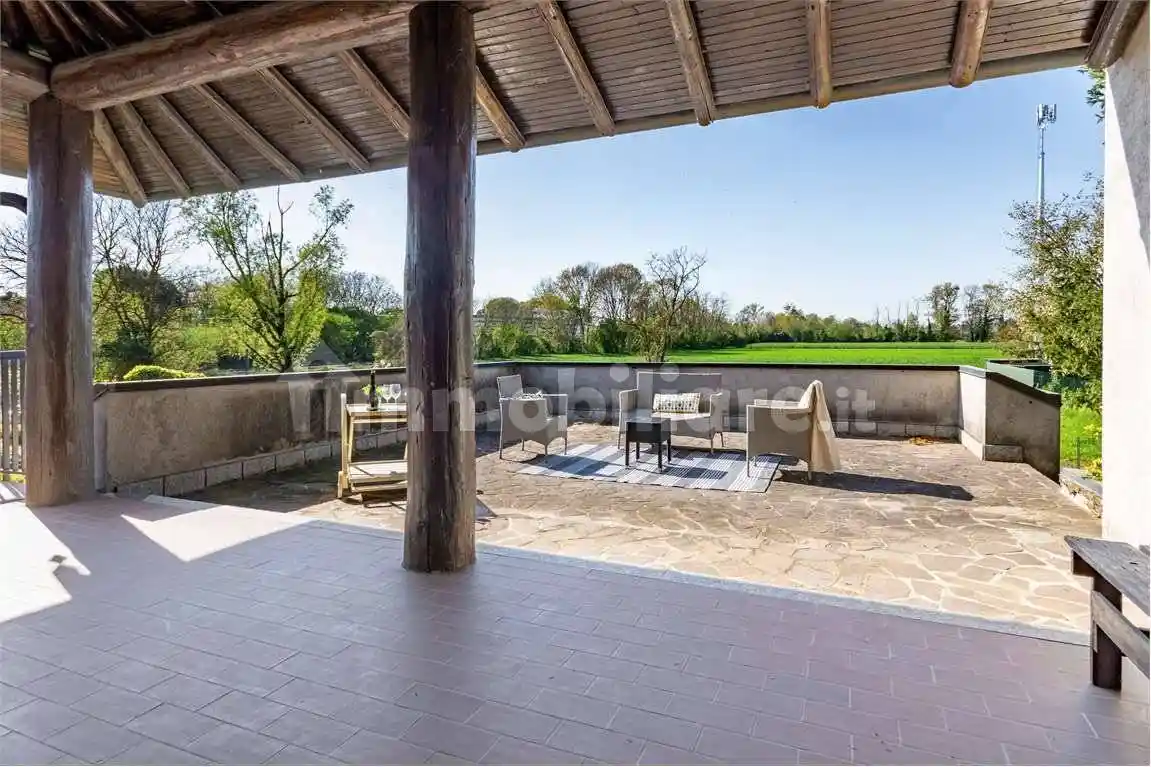 Villa in vendita a Locate Varesino