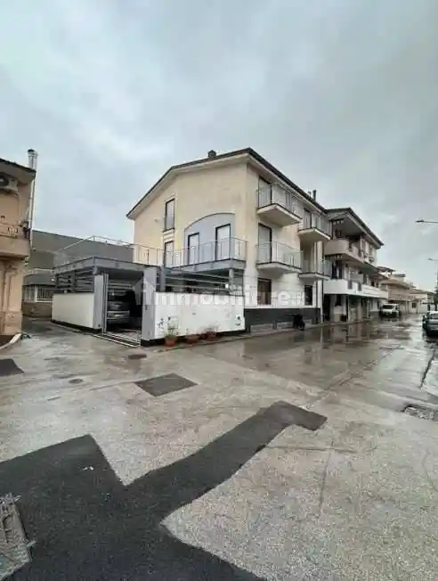 Palazzo - Stabile in vendita a Casapesenna