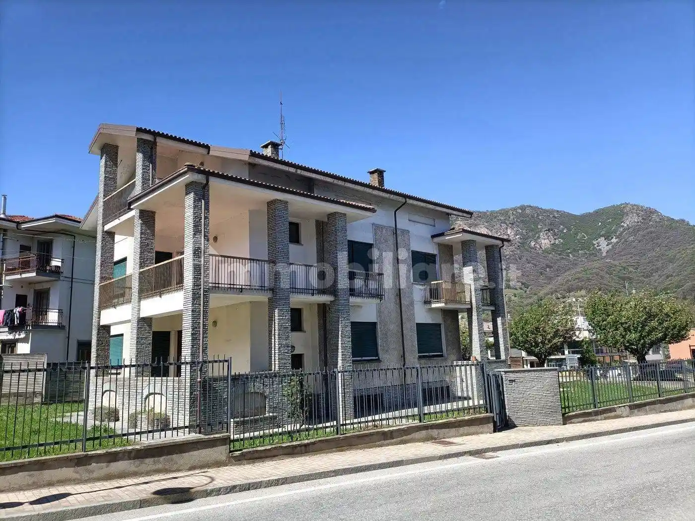 Palazzo - Edificio in vendita a Sanfront