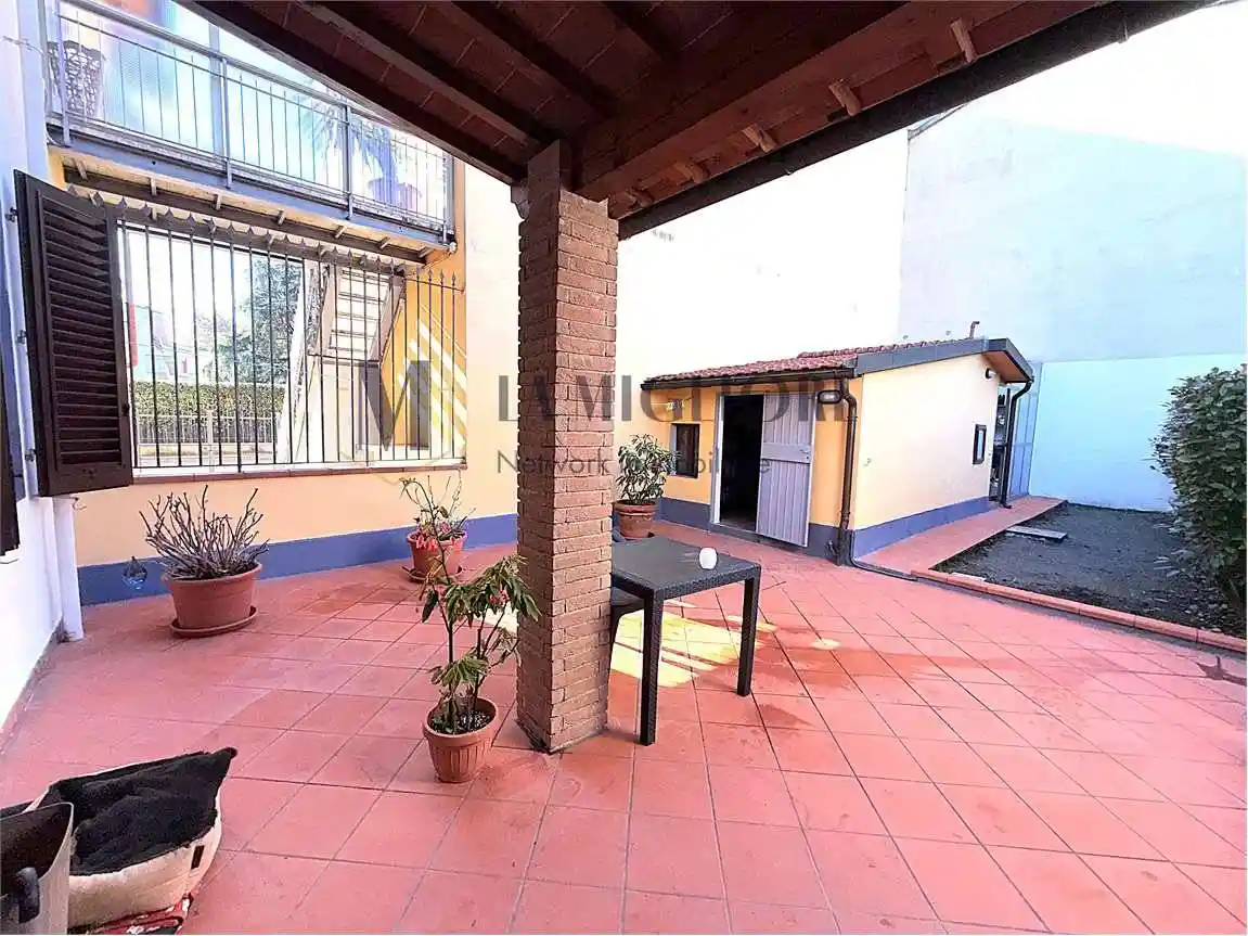 Casa indipendente in vendita a Campi Bisenzio