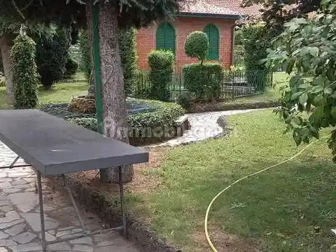 Palazzo - Edificio in vendita a Magenta