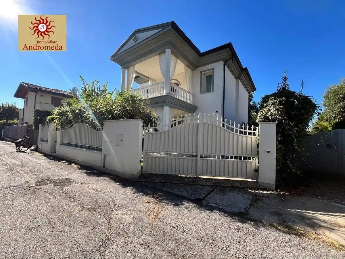 Villa in vendita a Forte dei Marmi