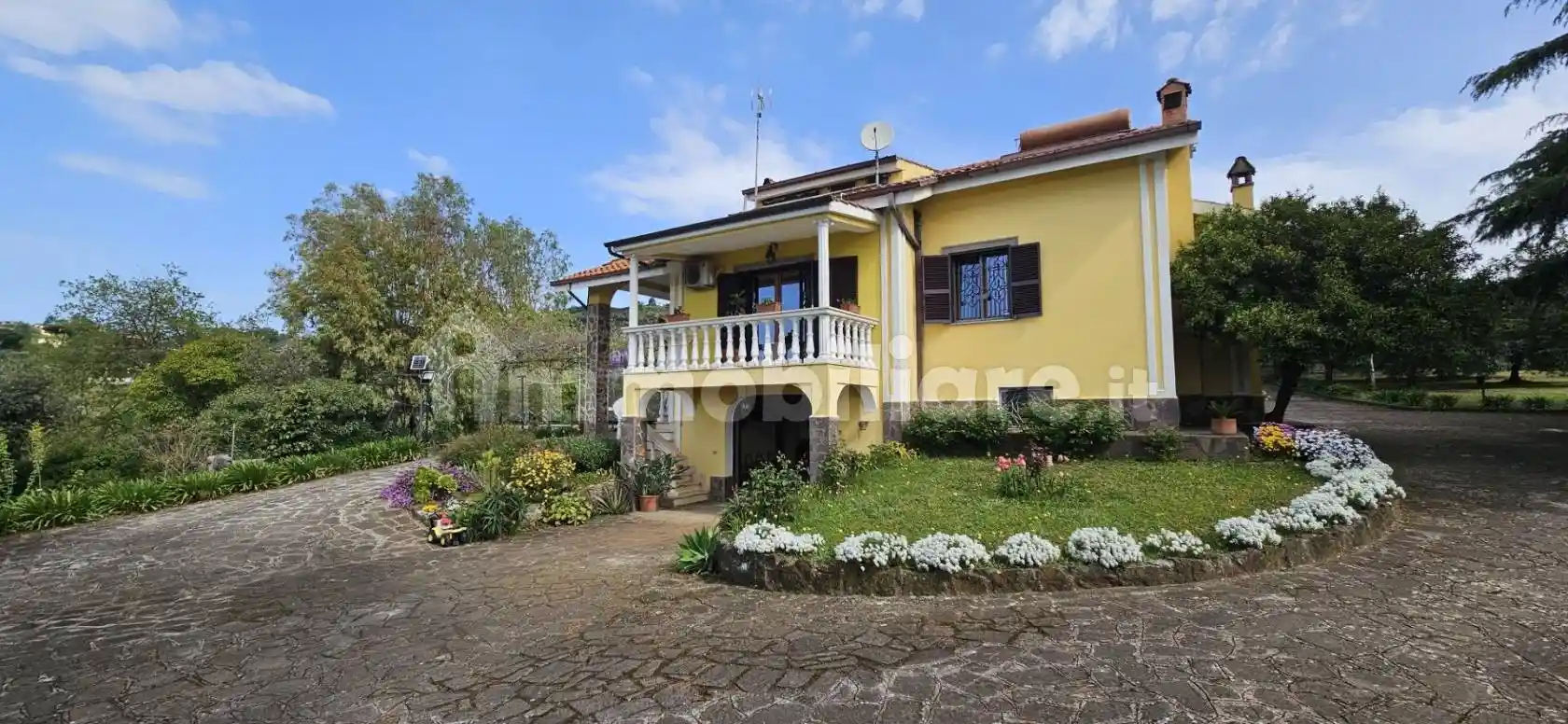 Villa in vendita a Genzano di Roma