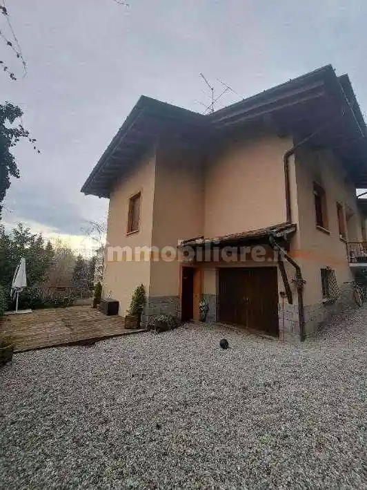 Villetta a schiera in vendita a Gemonio