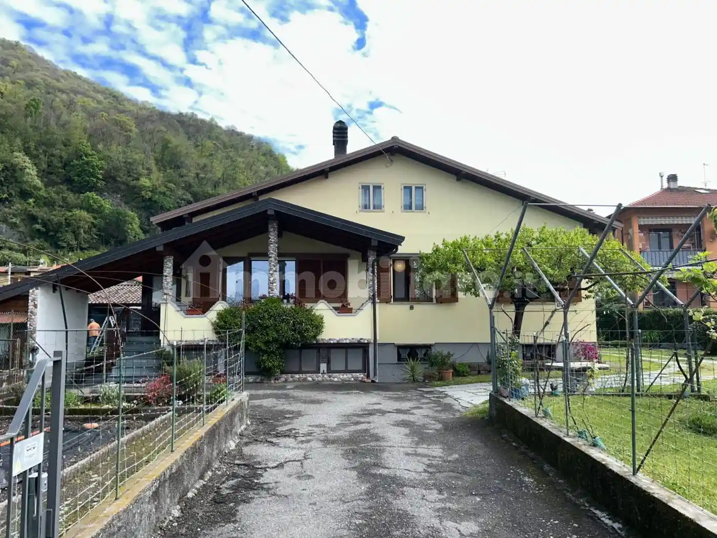 Villa in vendita a Cuveglio