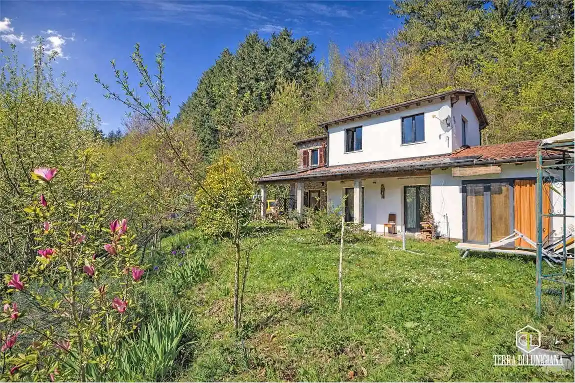 Casa indipendente in vendita a Bagnone