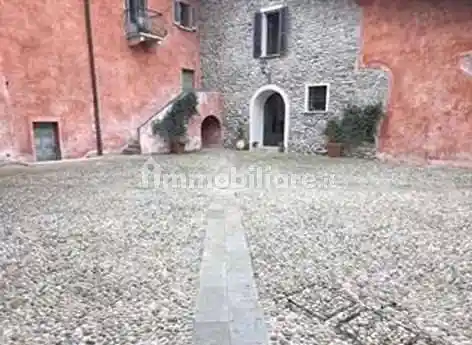 Villa in vendita a Sesto Calende