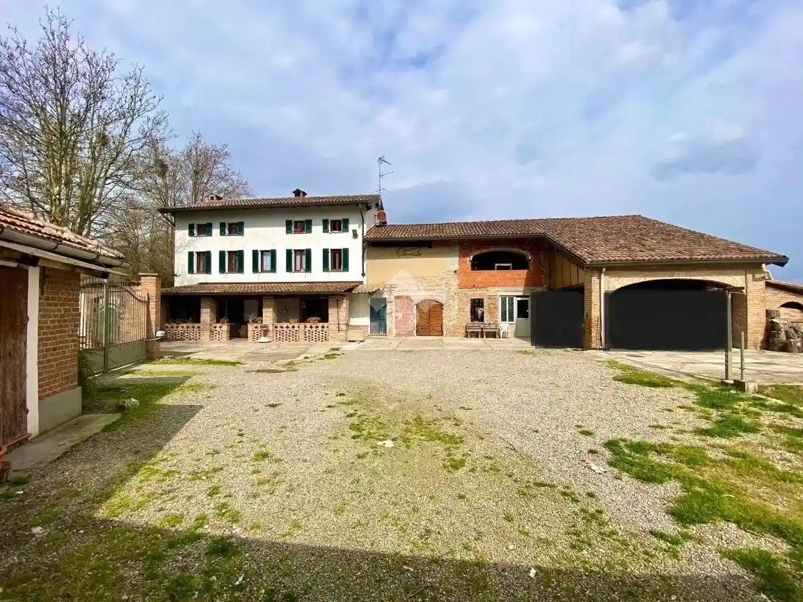 Casa indipendente in vendita a Sale