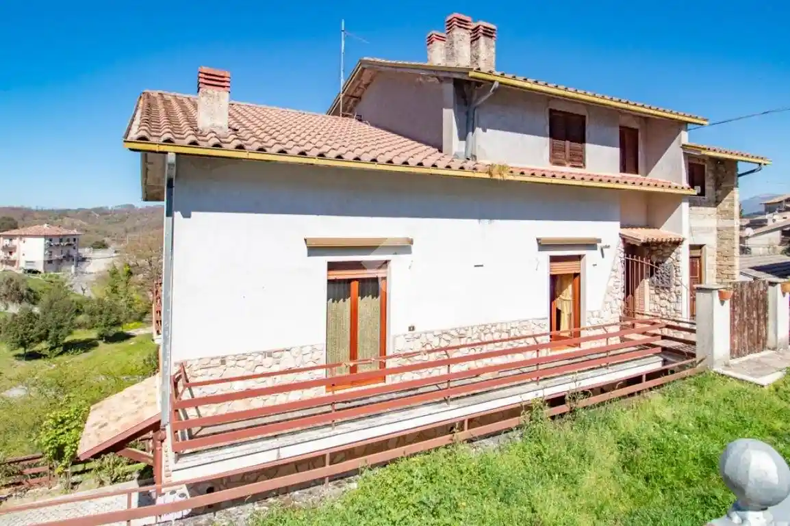 Appartamento in vendita a Longone Sabino