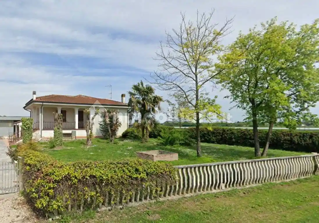 Villa in vendita a Sermide e Felonica
