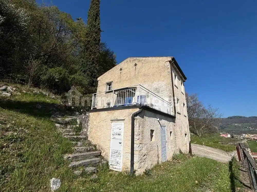 Rustico - Casale in vendita a Caprino Veronese