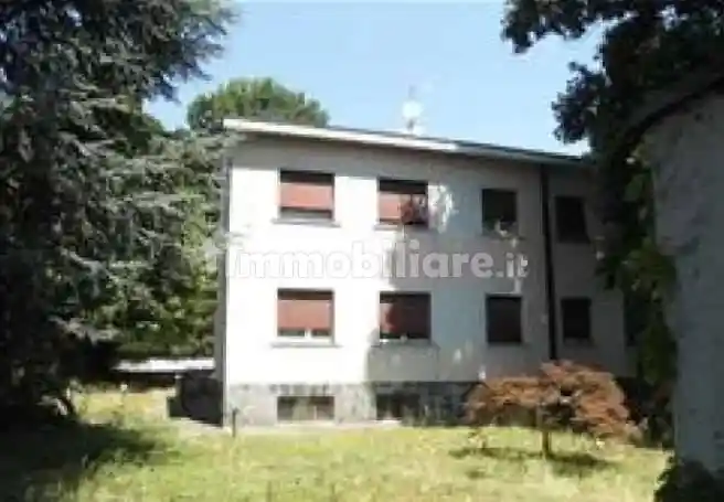 Appartamento in vendita a Carugo