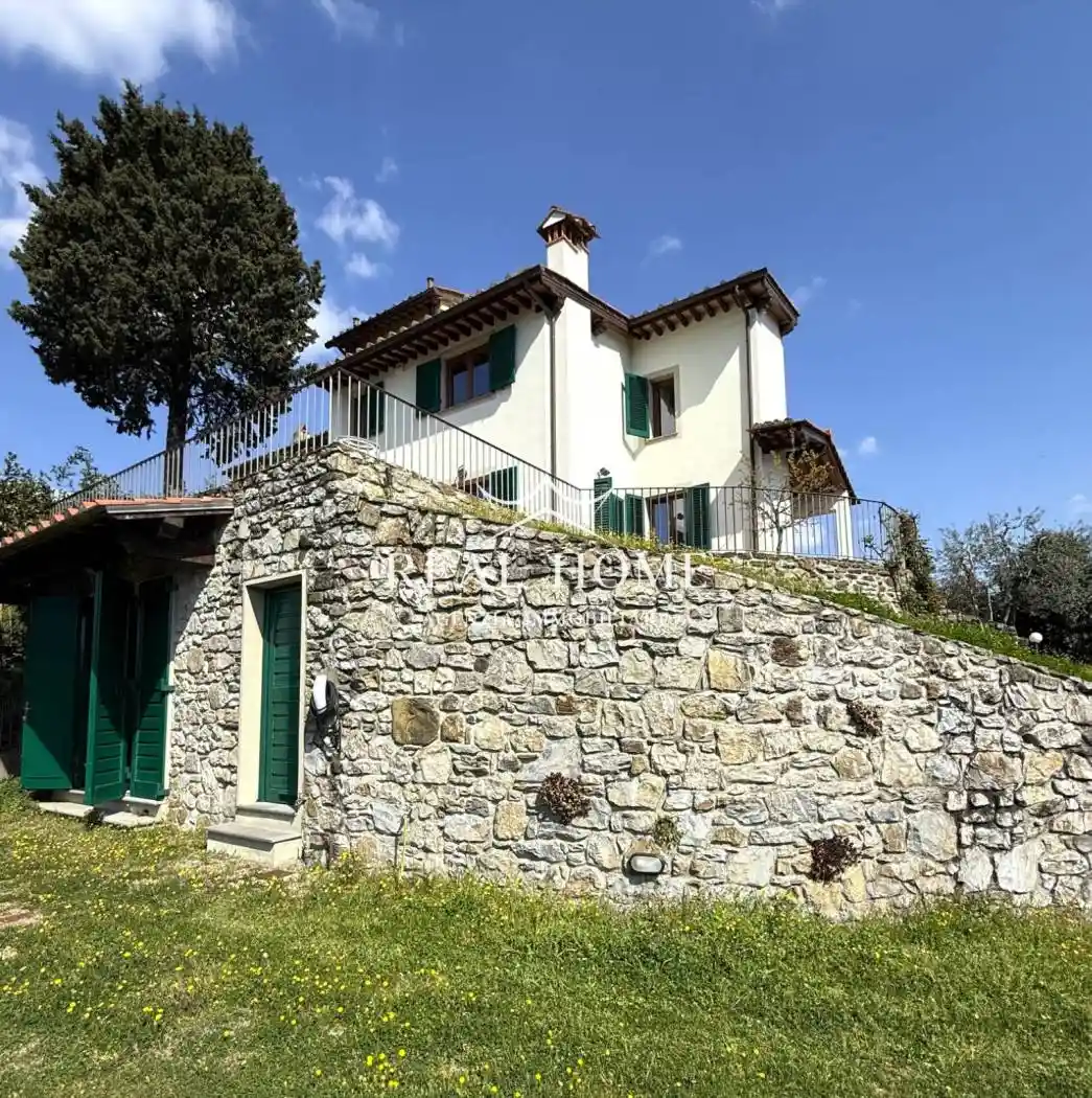 Villa in vendita a Carmignano