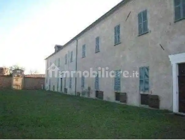 Palazzo - Stabile in vendita a Pocapaglia