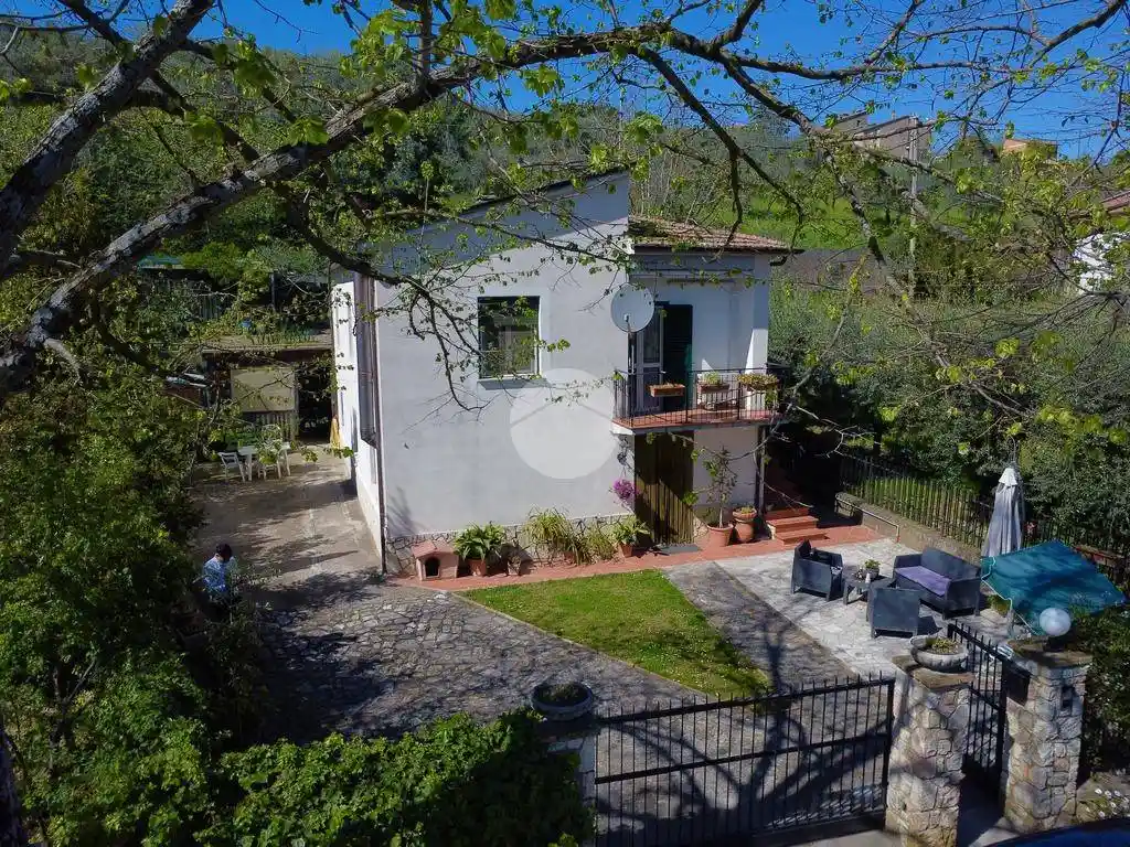 Casa indipendente in vendita a Calvi dell'Umbria