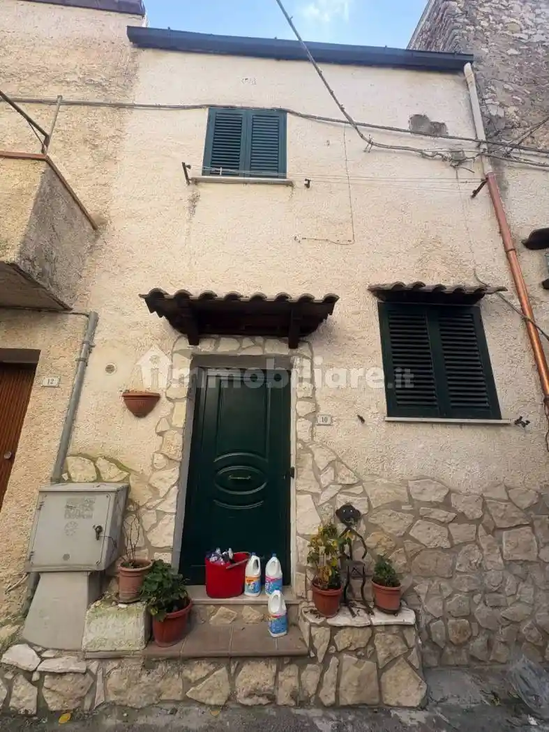 Casa indipendente in affitto a Santi Cosma e Damiano