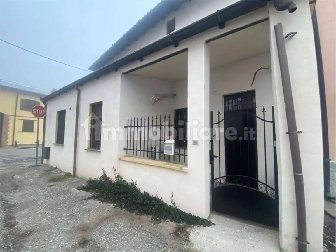 Palazzo - Edificio in vendita a Garlasco