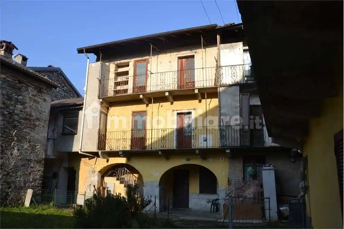 Casa indipendente in vendita a Cambiasca