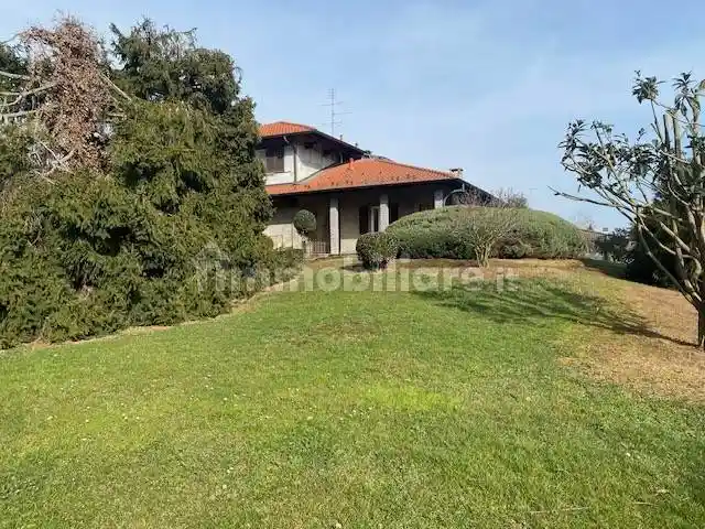 Villa in vendita a Cermenate