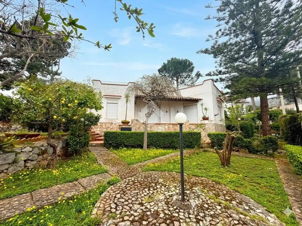 Villa in vendita a Altavilla Milicia