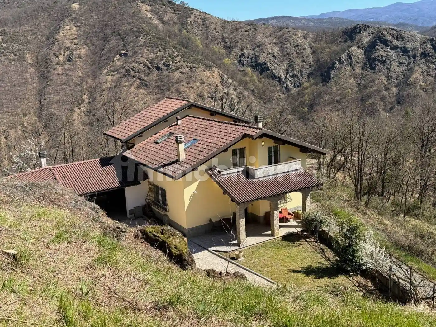 Villa in vendita a Pareto