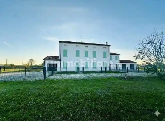 Villa in vendita a Quistello