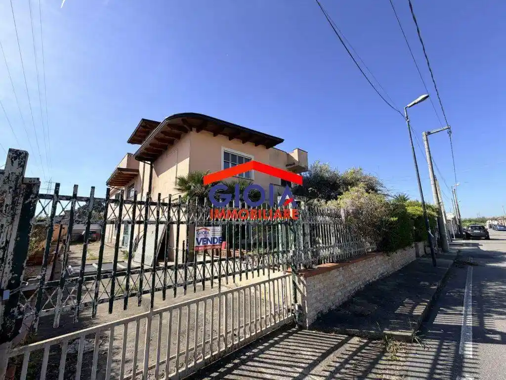 Villa in vendita a Cancello ed Arnone