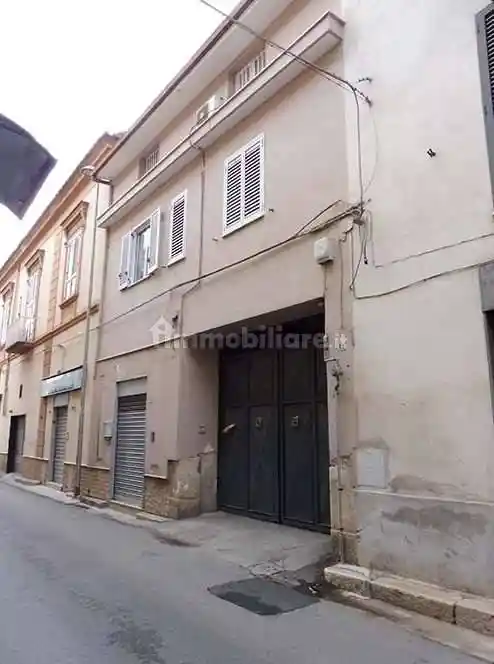 Palazzo - Stabile in vendita a Casapulla