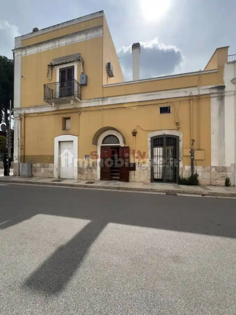 Palazzo - Edificio in vendita a Modugno