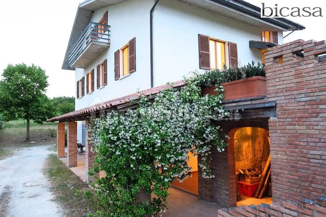Villa in vendita a Pergola
