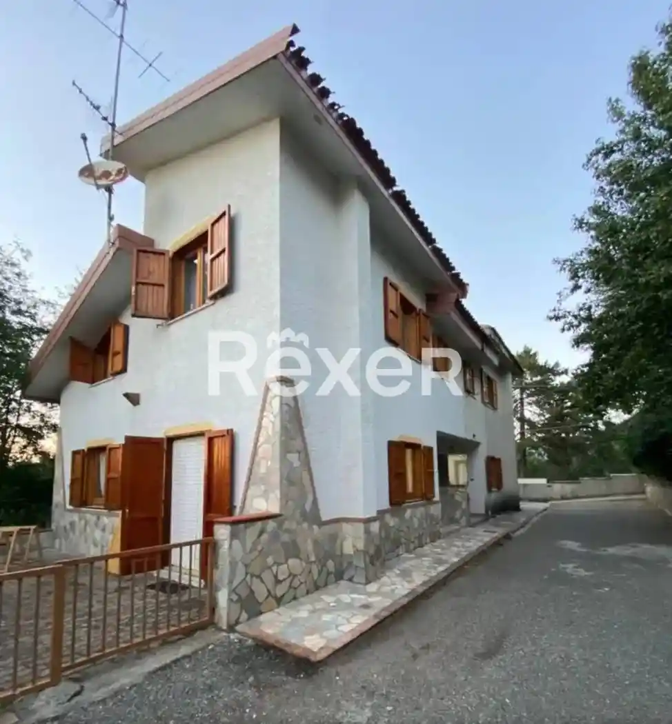 Villa in vendita a Taverna