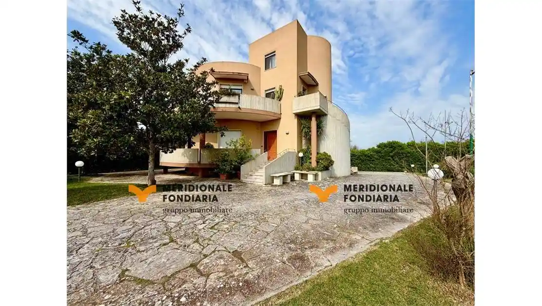 Villa in vendita a Lequile