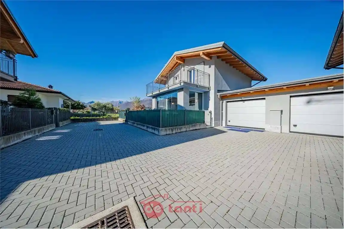 Casa indipendente in vendita a Dubino