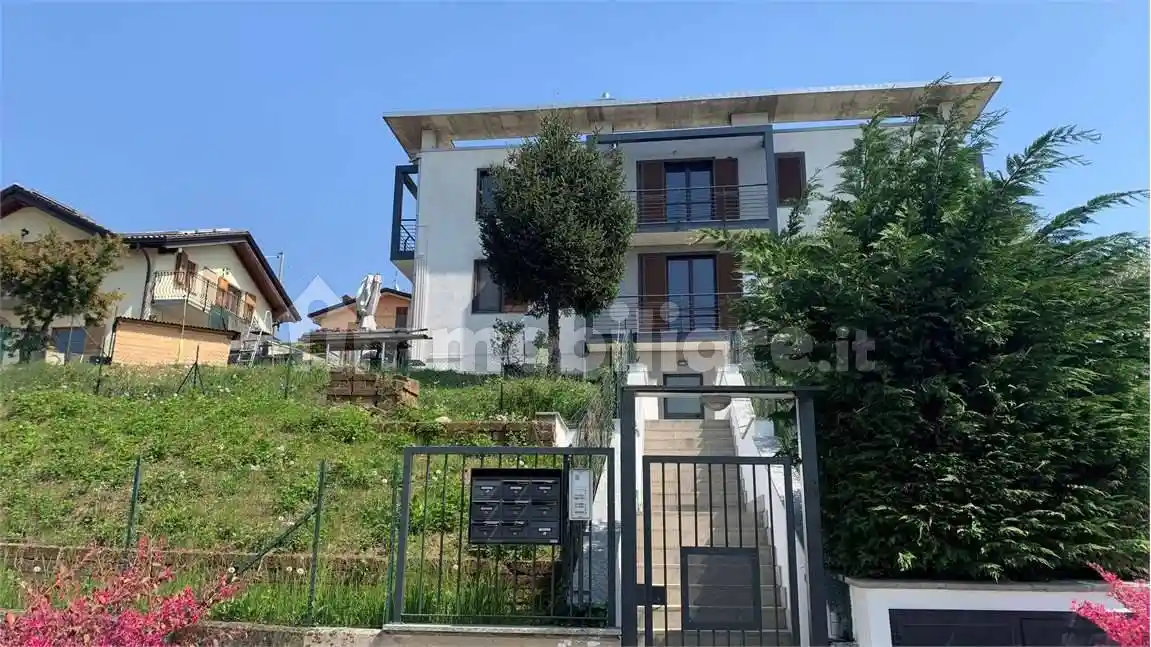 Appartamento in vendita a Oltrona di San Mamette
