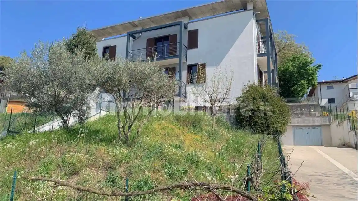 Appartamento in vendita a Oltrona di San Mamette