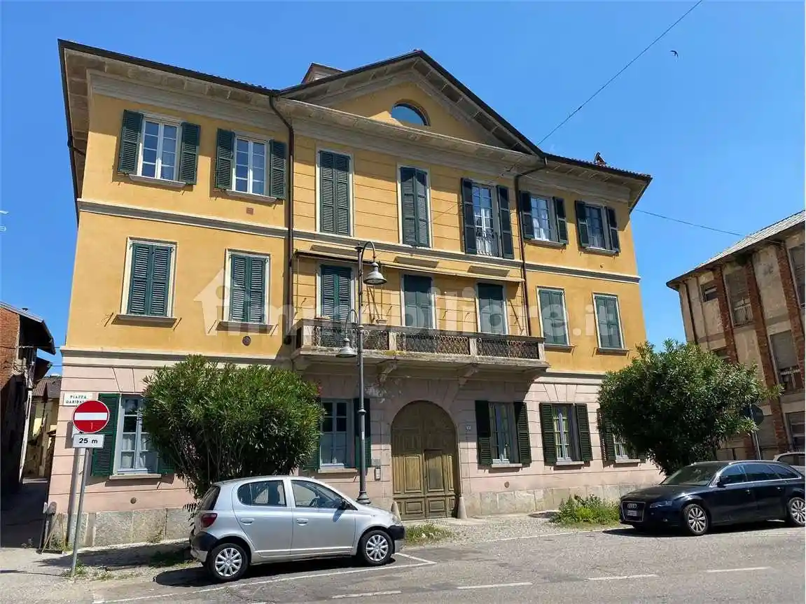 Appartamento in vendita a Angera