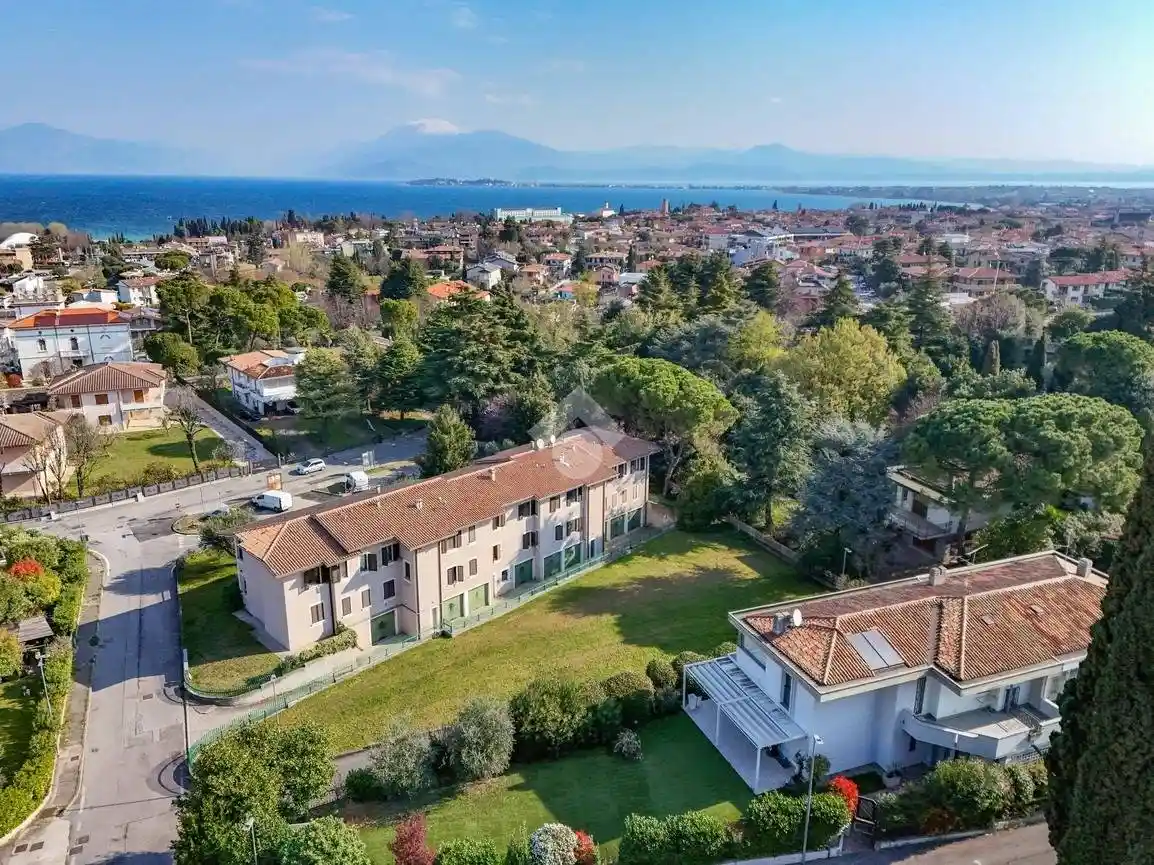 Villa in vendita a Desenzano del Garda