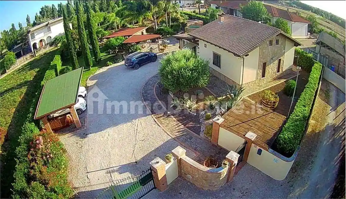Villa in vendita a Latina