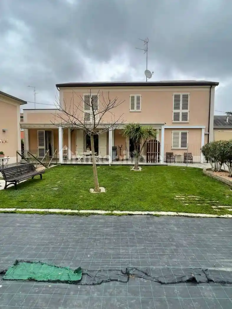Villa in vendita a Lugo
