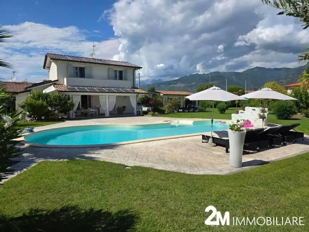Villa in vendita a Camaiore