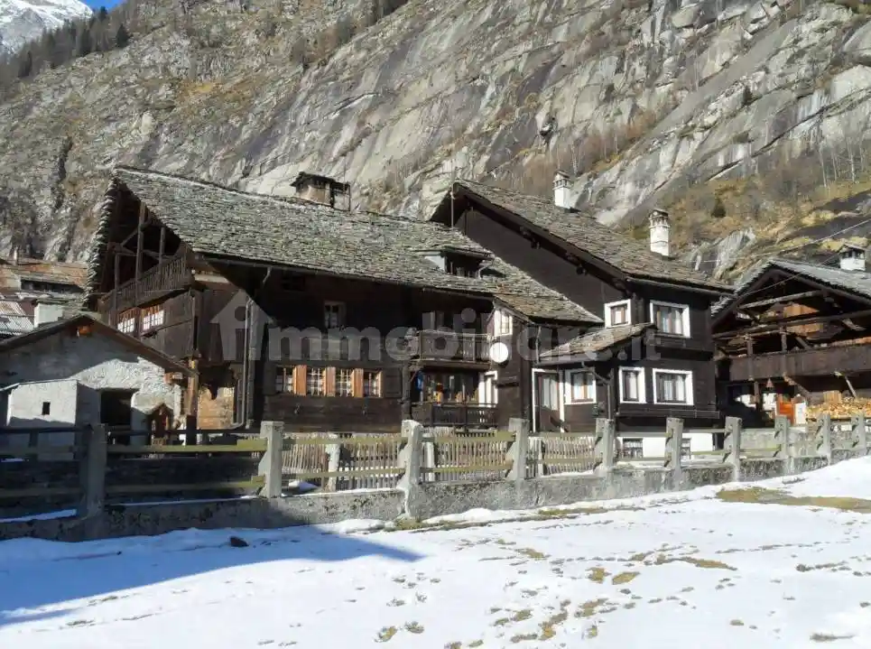 Palazzo - Edificio in vendita a Macugnaga