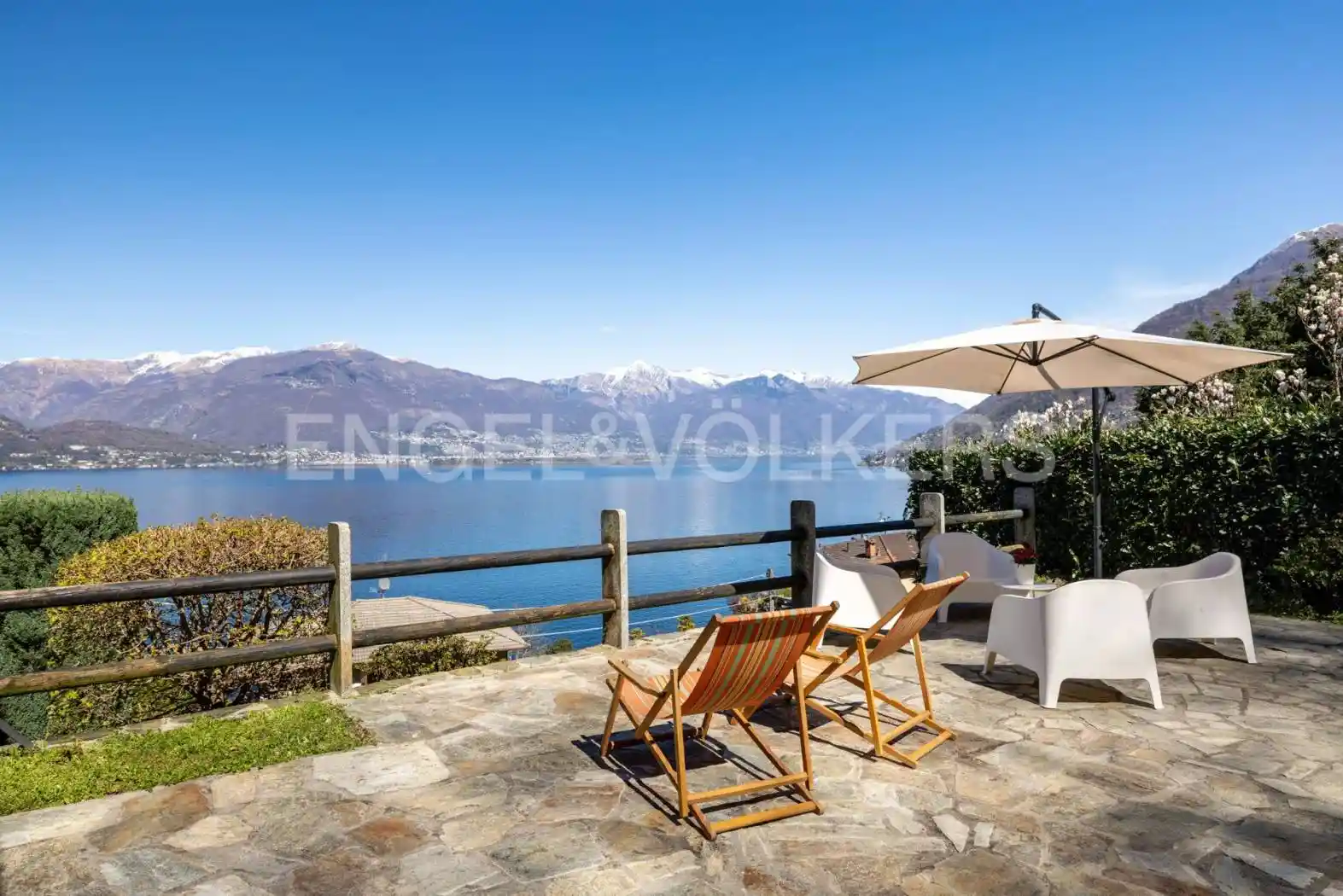 Villa in vendita a Maccagno con Pino e Veddasca